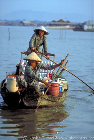 Floating mini-market