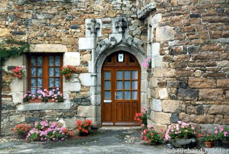 Fa�ade � St-Jean du Doigt